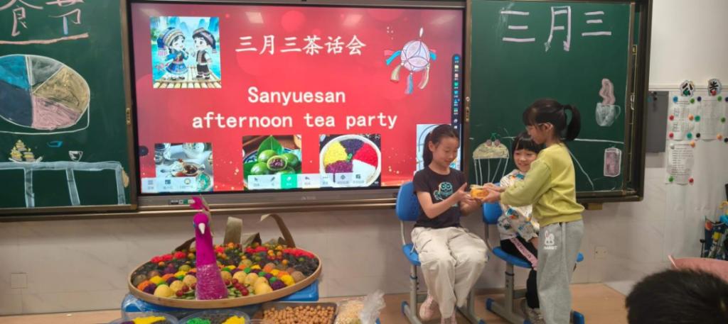 中西美食碰撞，双语对话文化——桂林理工大学附属小学三年级...